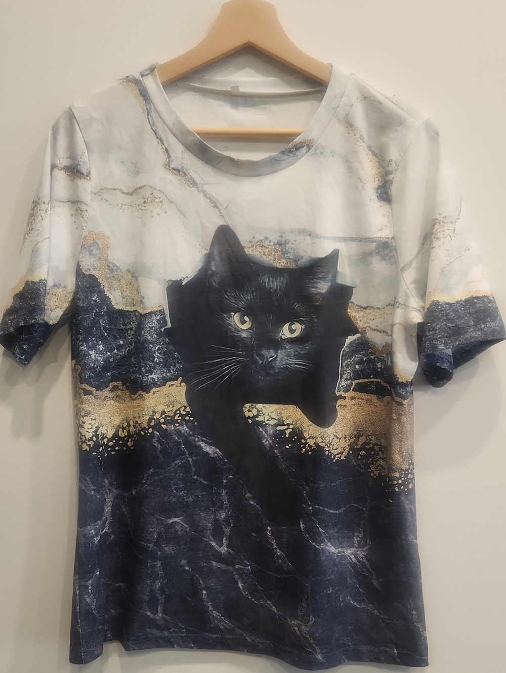Unbranded Black Marble-Print Cat T-Shirt in Black and White with Gold Accents